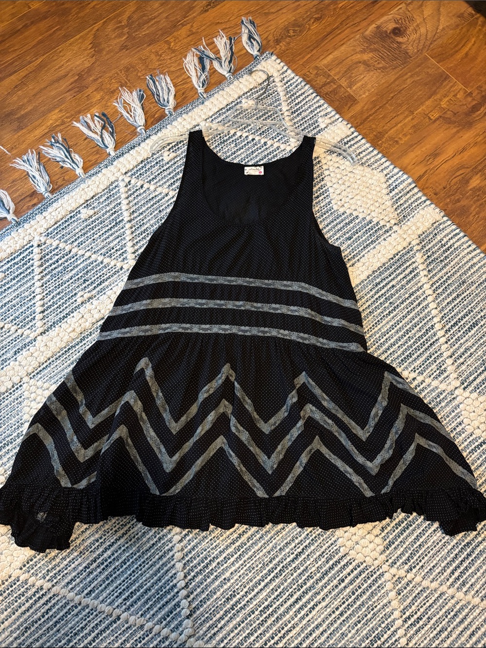 Black Sleeveless Chevron Detail cover up